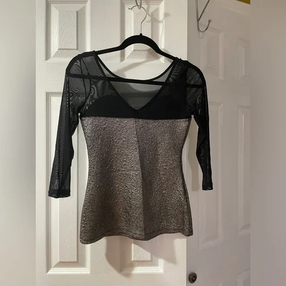 GUESS Mesh Top Size Small - Picture 3 of 7